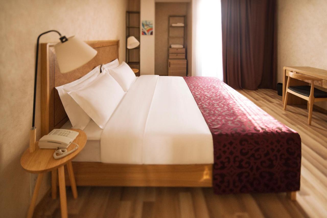 Ornament Boutique Hotel Тбилиси Екстериор снимка