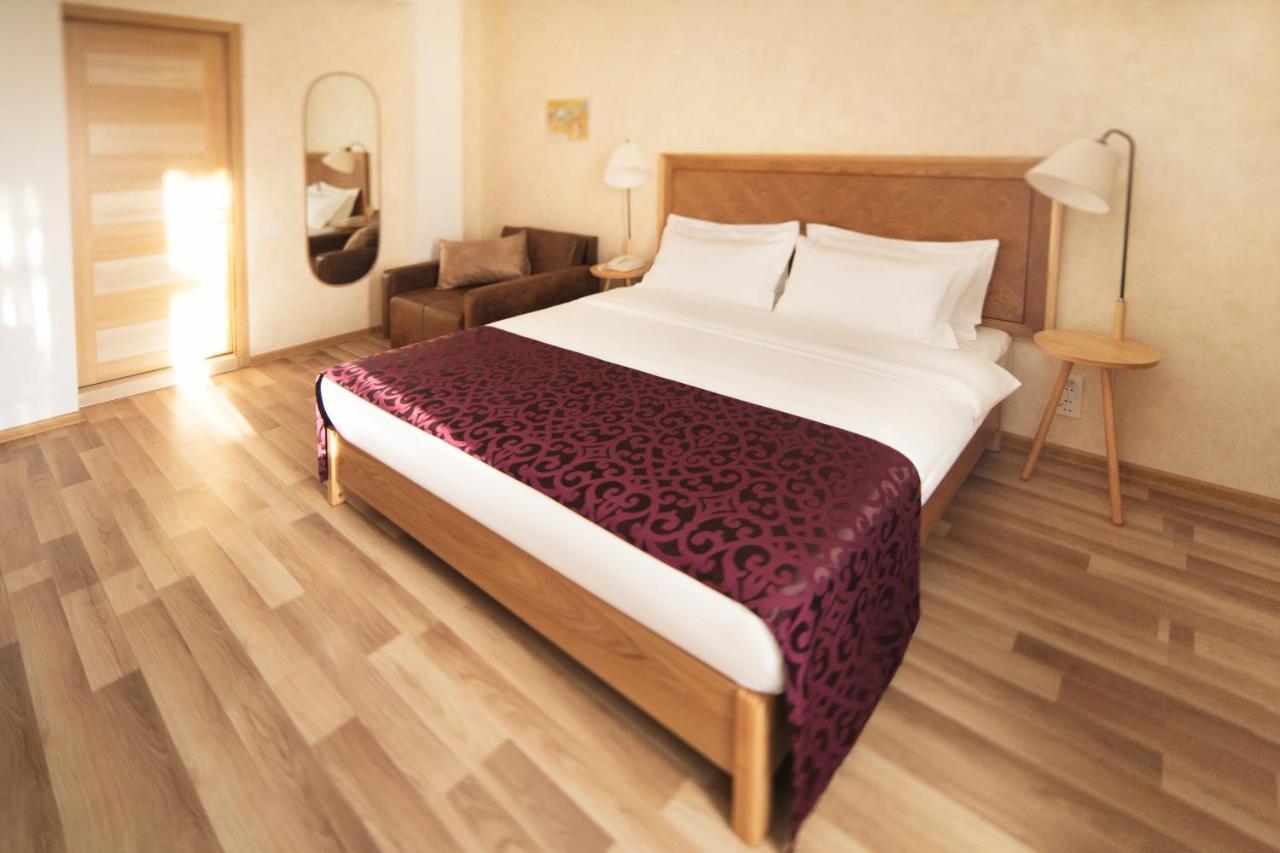 Ornament Boutique Hotel Тбилиси Екстериор снимка