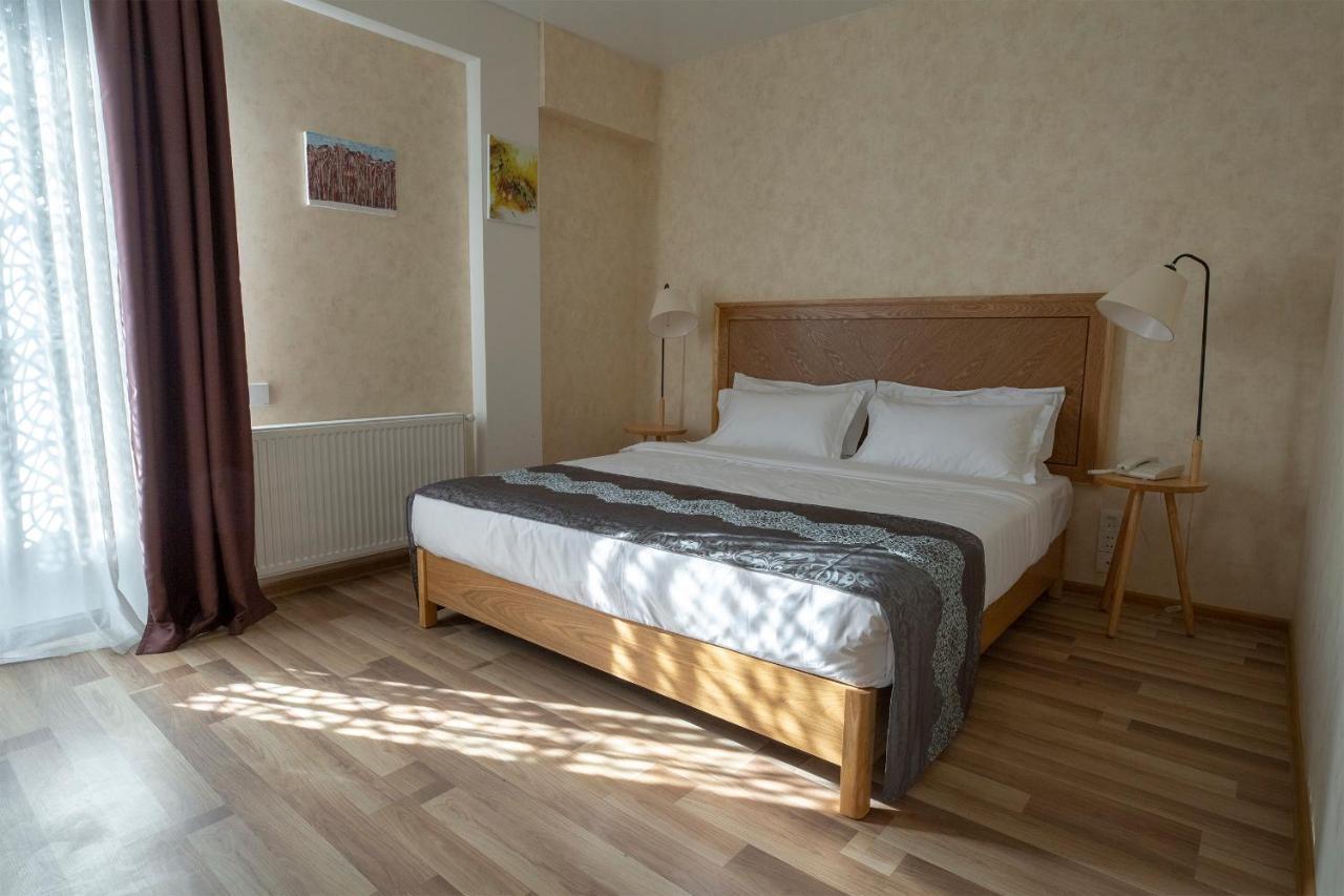 Ornament Boutique Hotel Тбилиси Екстериор снимка