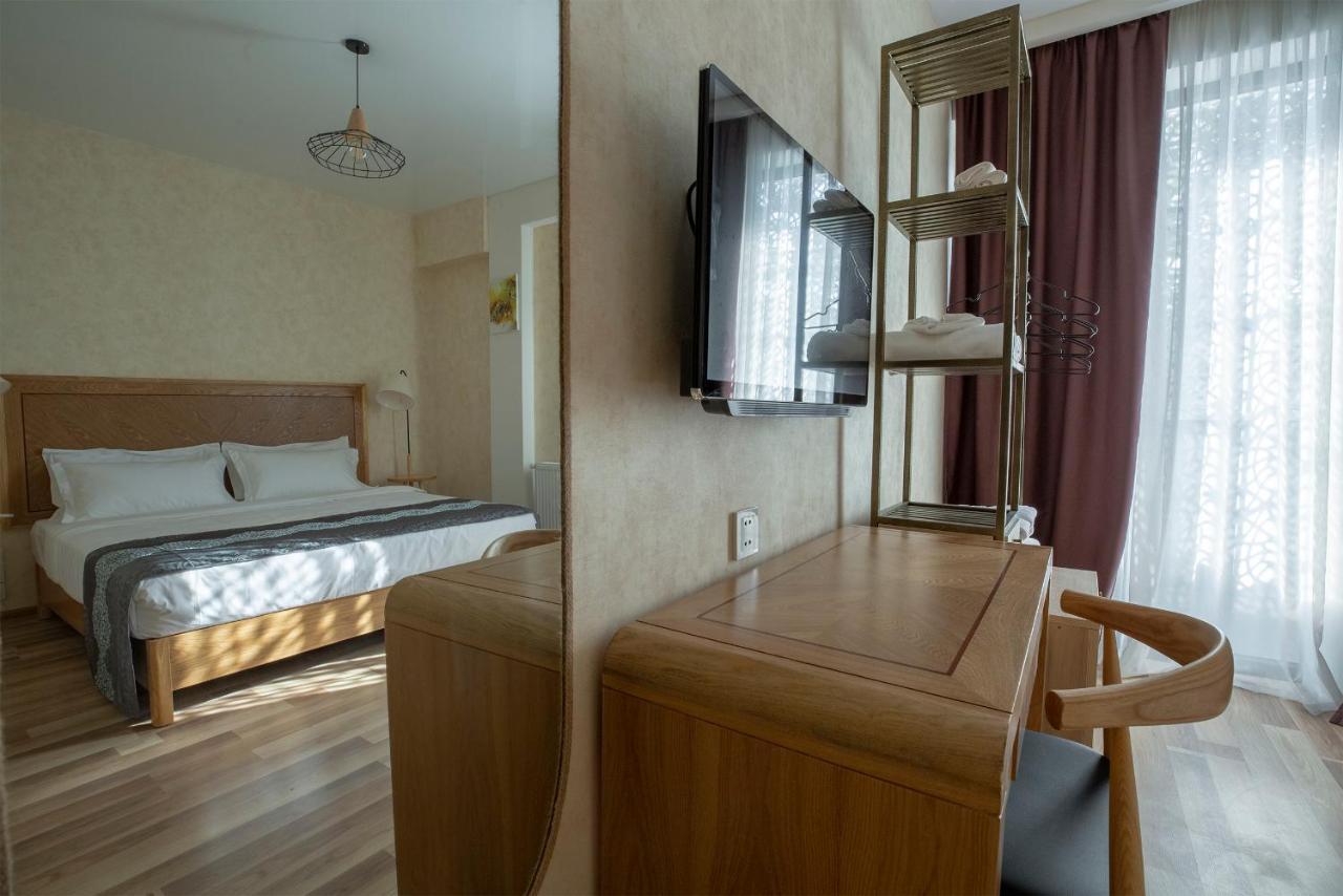 Ornament Boutique Hotel Тбилиси Екстериор снимка